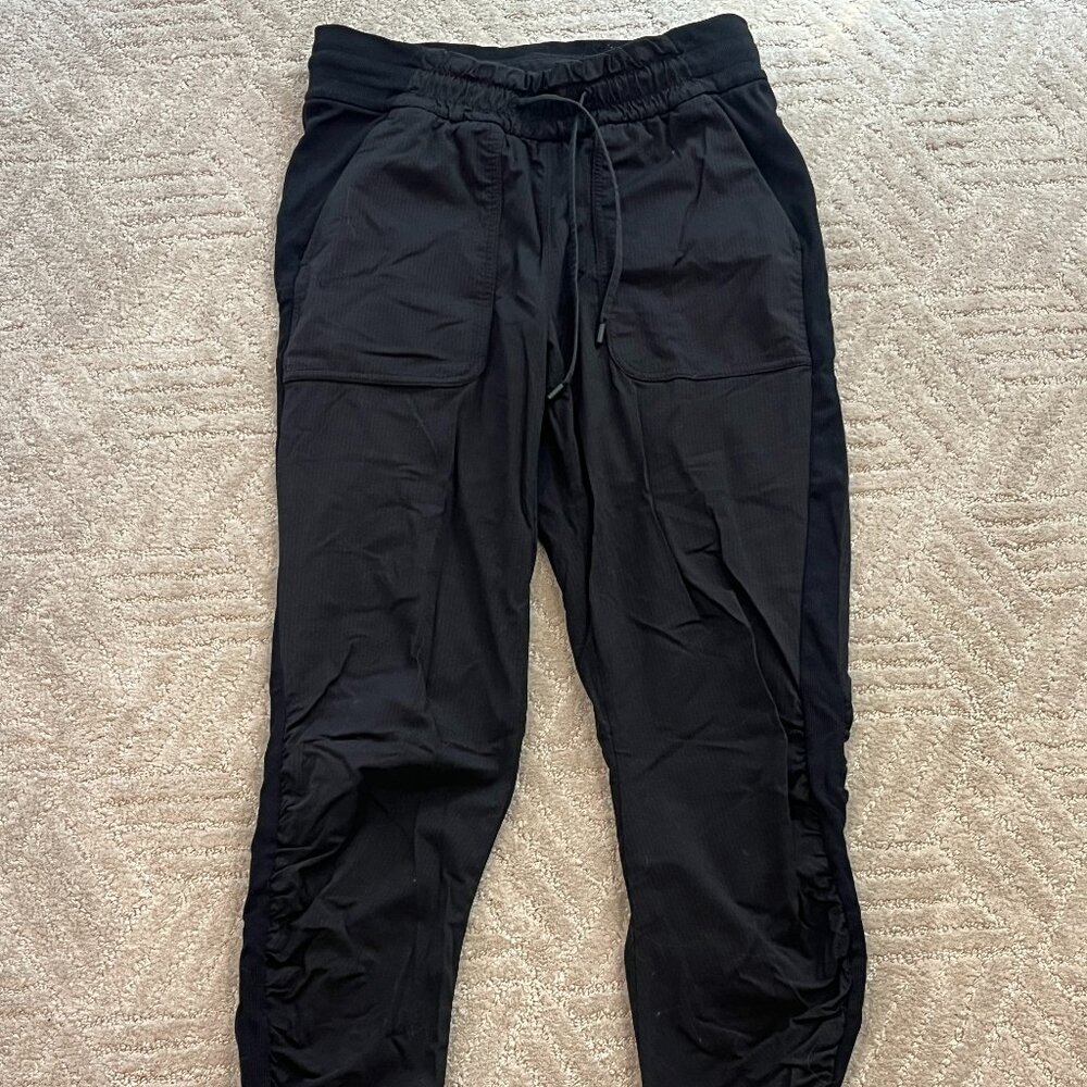 Women's Lululemon Dance Studio Mid-Rise Jogger Size 6 Black Casual Loose Fit